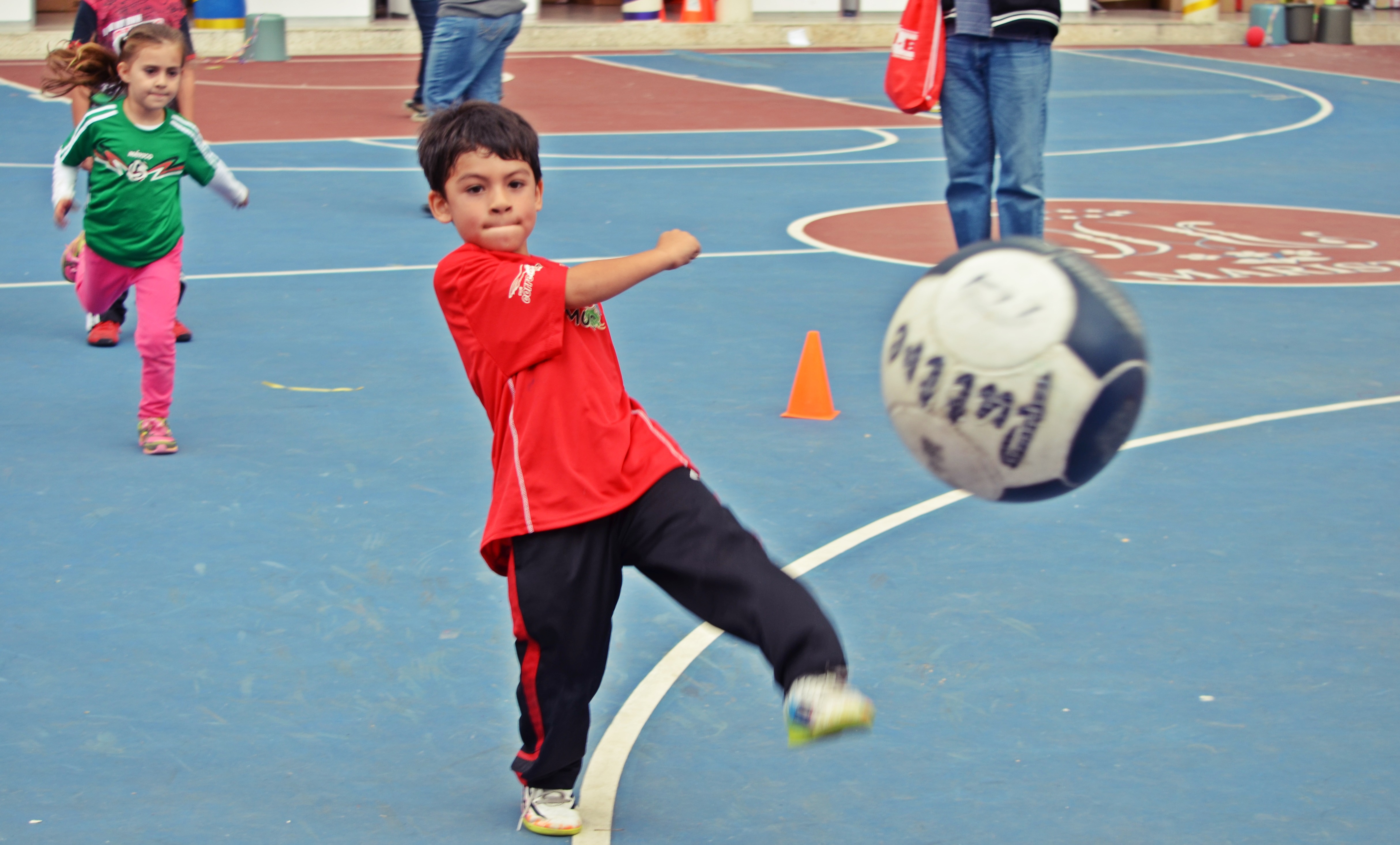 Șase lucruri de ținut minte pentru copiii sportivi (și părinții lor)